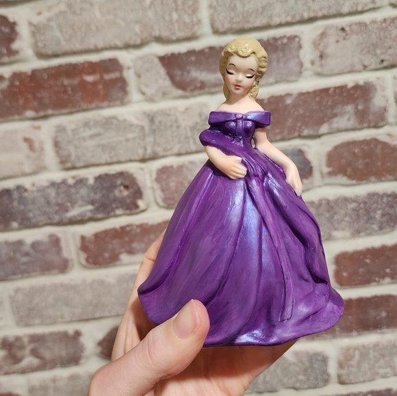 Taylor Swift Speak Now Inspired Figurine - Picture 6 of 6
